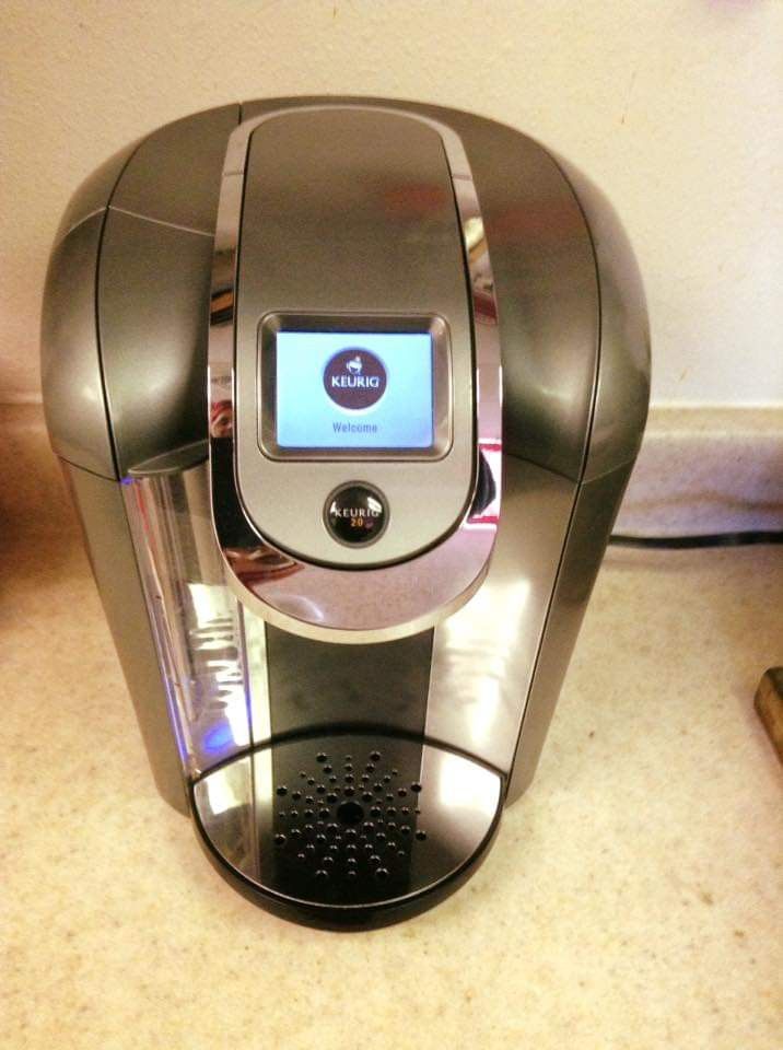 Keurig 2.0 K500 coffee machine with touchscreen still looks new - original box and manual included - (reasonable offers considered on it)