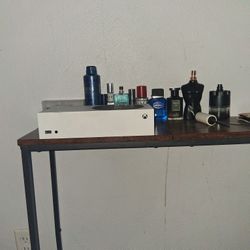 Xbox Series S (The HDMI Is Broken Just Needs A Replacement) I Chould Go 80 Or Less Maybe