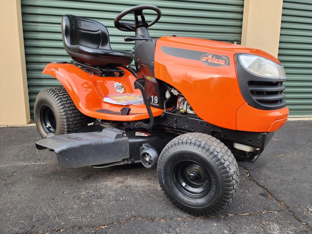 MINT Ariens Lawn Tractor Mower w/ 42" deck Hydrostatic Briggs 19hp PRICE IS FIRM