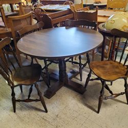 Vintage 42 Inch Round Dining Table With 4 Chairs By Moose Head Furniture