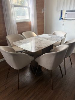 dinning table and 6 chairs