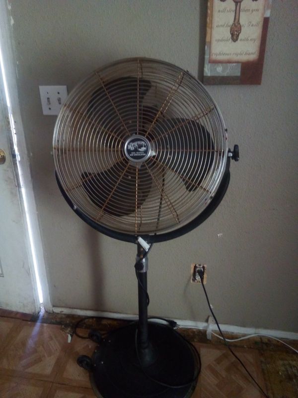 Hampton Bay high velocity air circulator, great for summer no need for