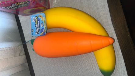 Smushmart banana squeeezy carrot squishy toy