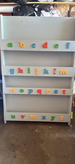 Kids bookshelf