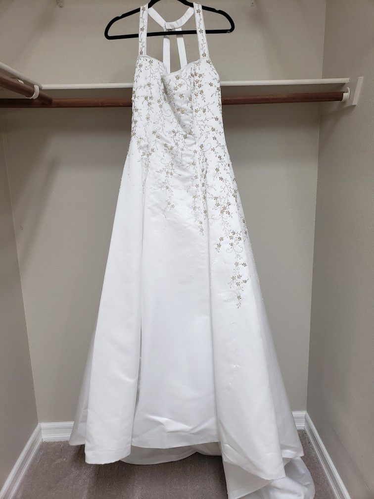 New With Tags Wedding Dress