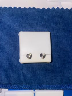 Silver heart shape earring 925.