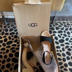 UGG’s platform, sandals Size 9 