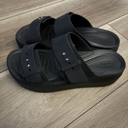 Crocs Women's Brooklyn Buckle Low Sandals Size 8