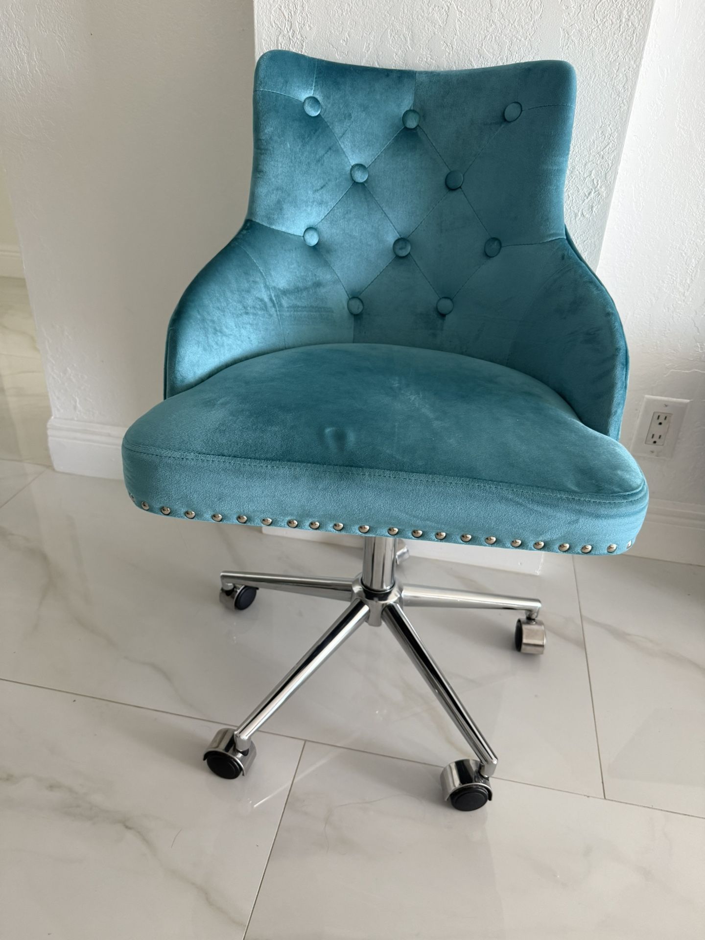 Beautiful Office Chair 
