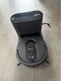 Shark AI Robot Vacuum with Self-Empty Base – Wi-Fi Smart Vacuum