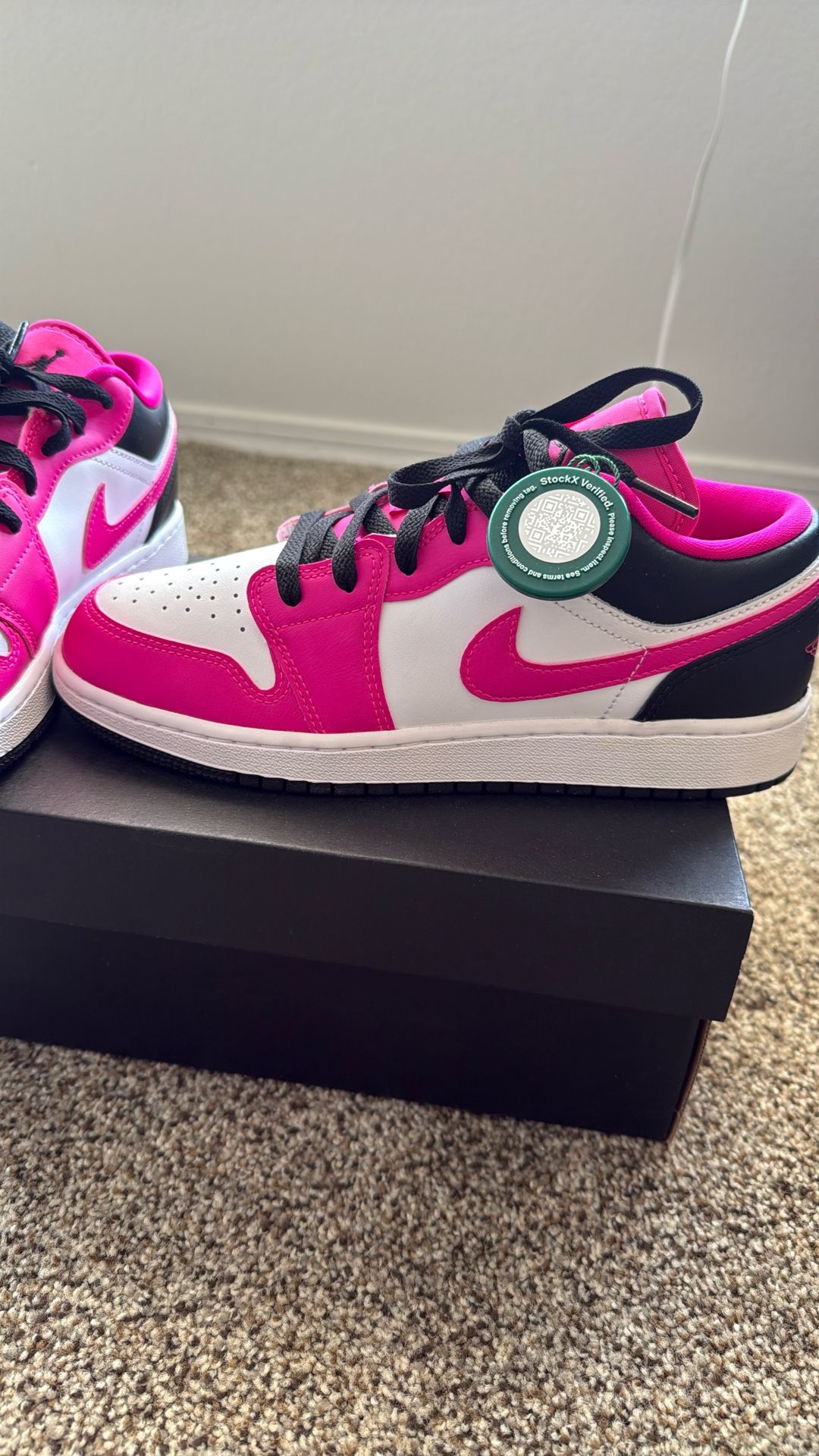 NEW Nike Air Jordan Low (GS) shoes Size 6Y Fierce Pink/Black