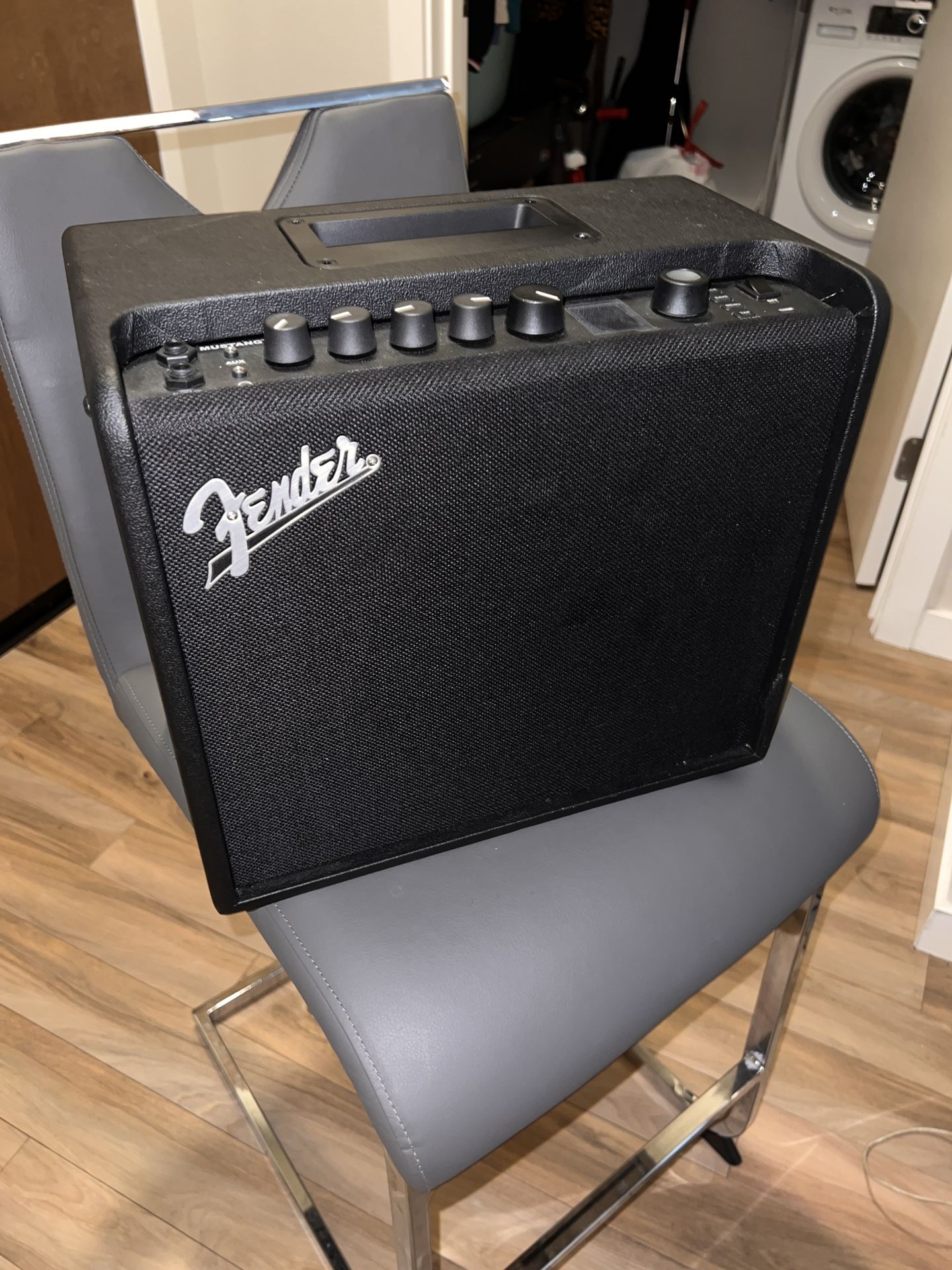 Fender Mustang LT 25 25-watt 1 x 8-inch Combo Amplifier - Black