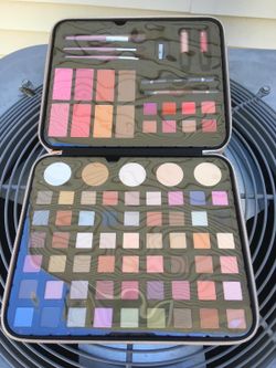 MAKEUP KIT FOR WOMEN