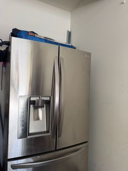 LG STAINLESS STEEL FRENCH DOOR REFRIGERATOR
