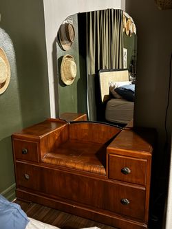 Vintage vanity with mirror