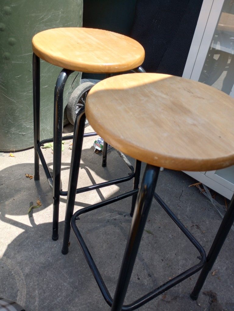 2 CHAIRS