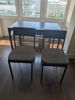 Modern 4-Piece Dining Set – Table, Bench & 2 Chairs – Excellent Condition