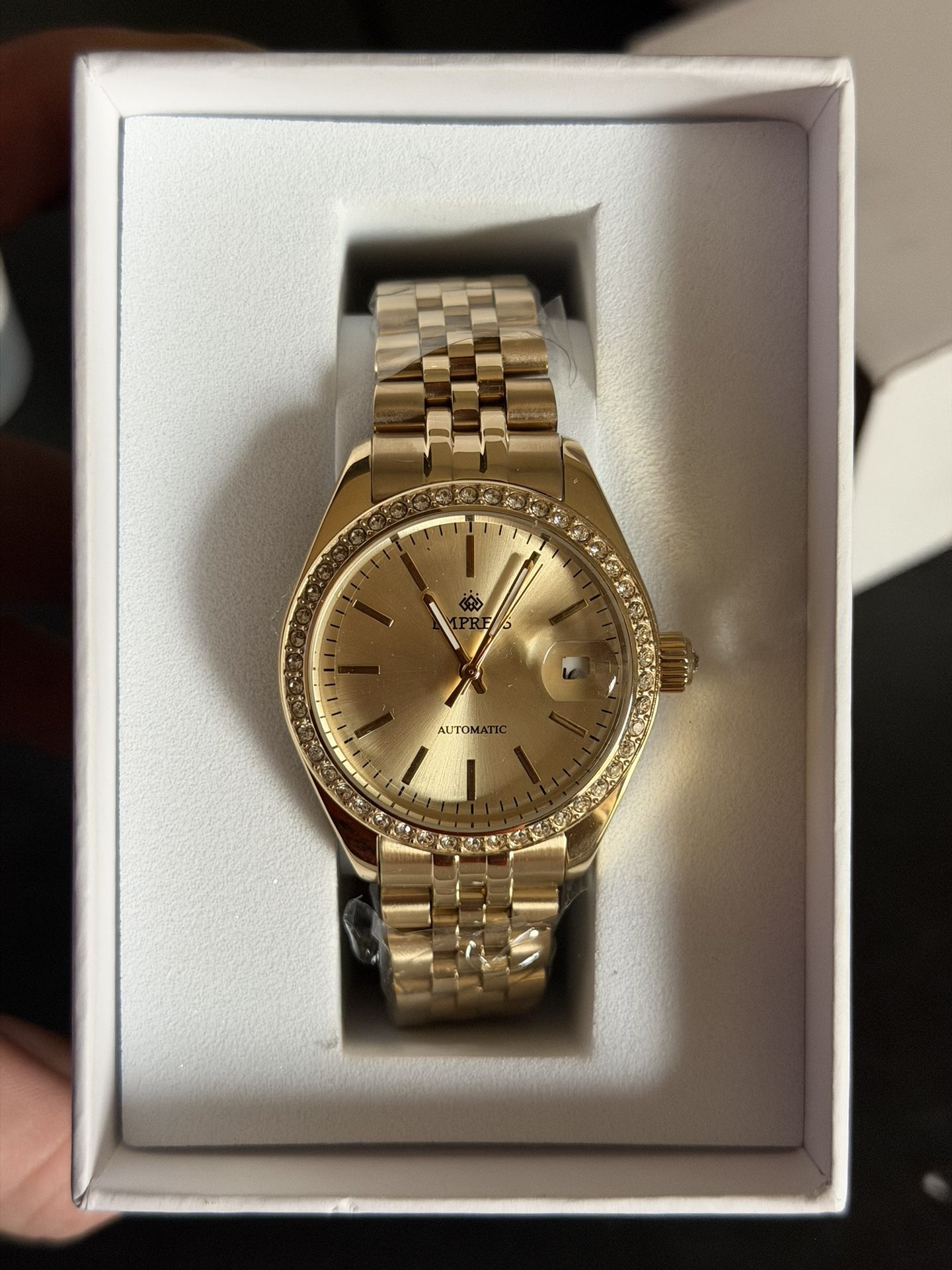 EMPRESS WHITE SAPPHIRE BRACELET WATCH WITH DATE IN GOLD