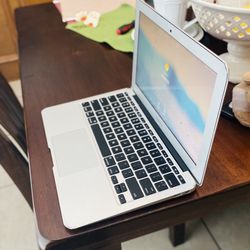Apple MacBook Air 13”  Pre-Owned