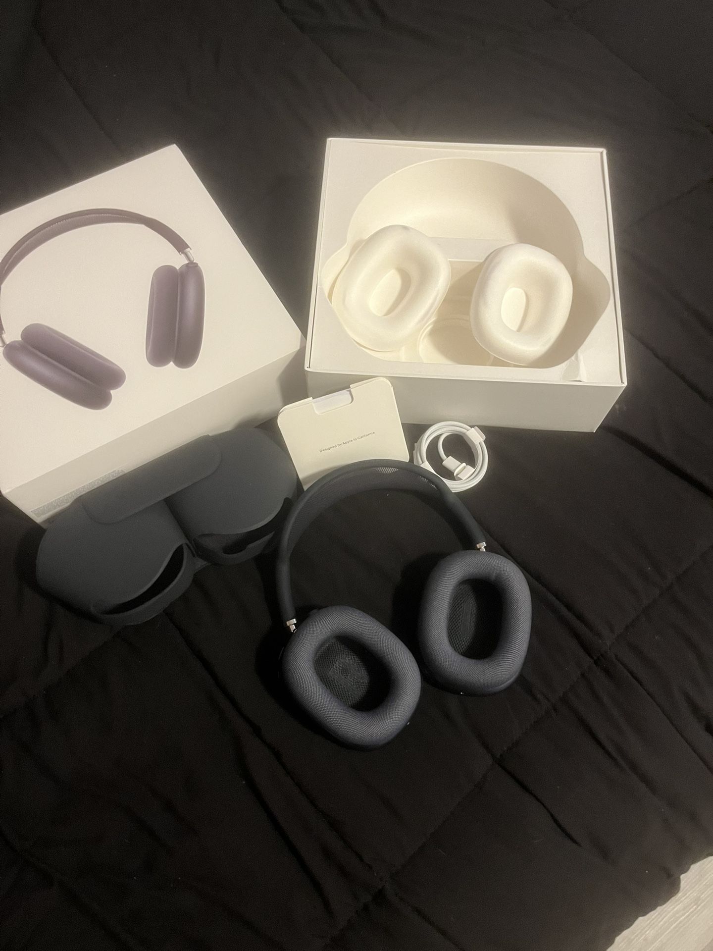 AirPod Maxes ( Brand New )