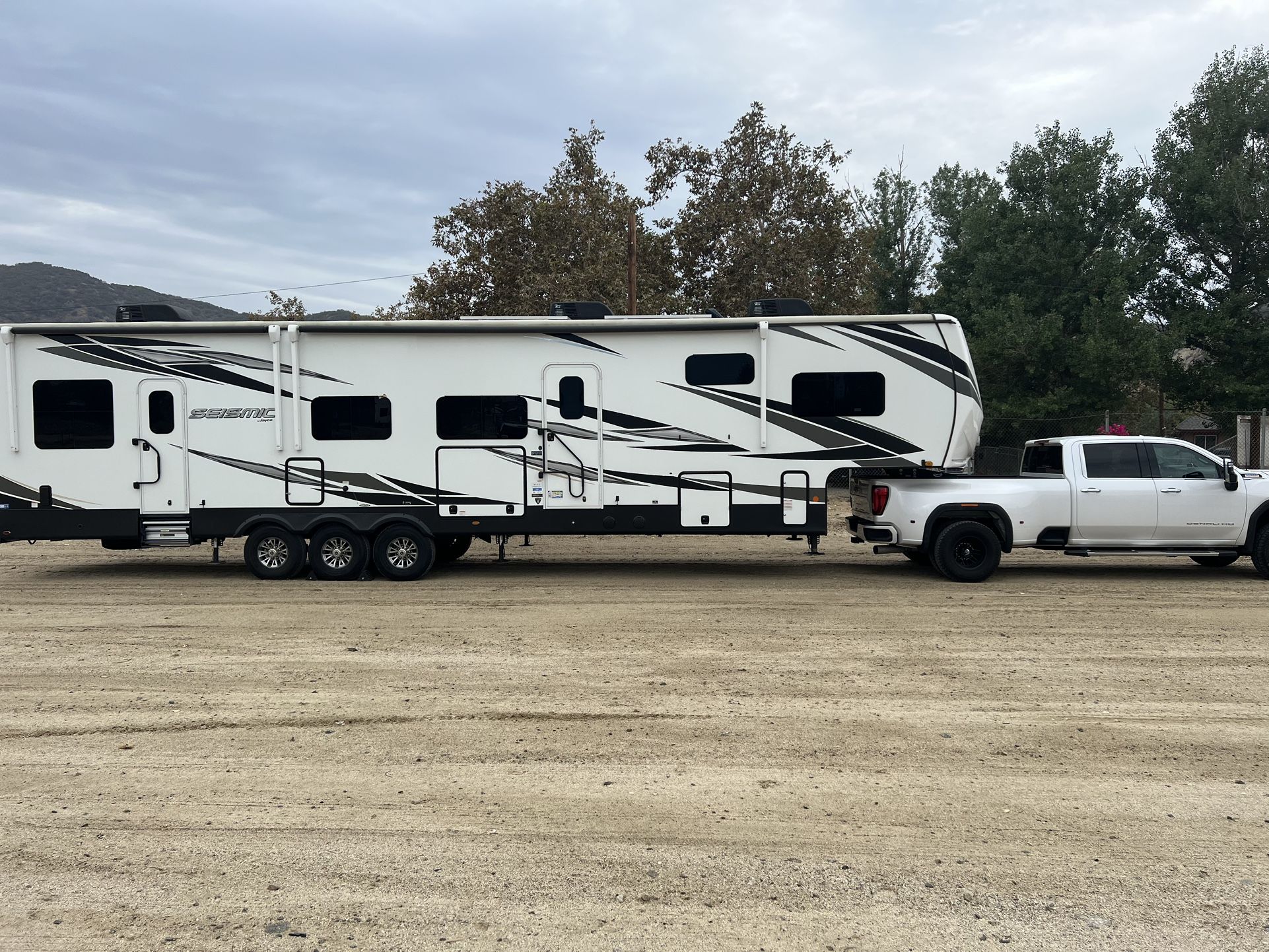 2021 Jayco Seismic