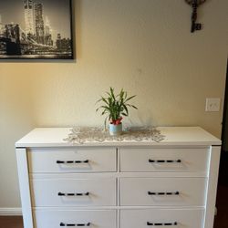 Dresser, With 6 Drawers 