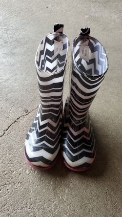 Rain boots sz 10/11