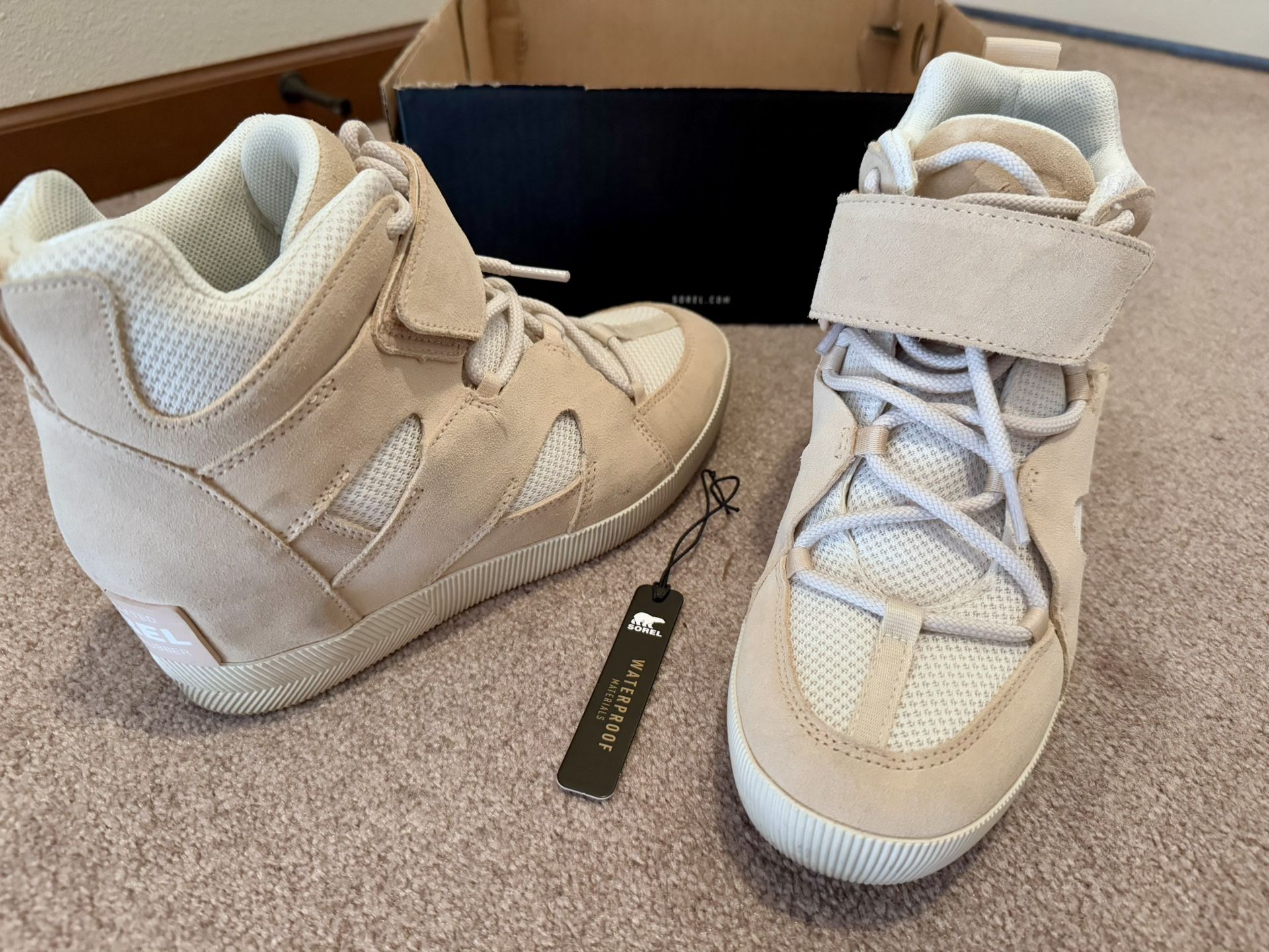 Sorrel Women’s Wedge sneakers 9.5