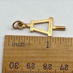 10k GOLD vintage engraved pendant 