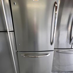 30” GE Refrigerator 