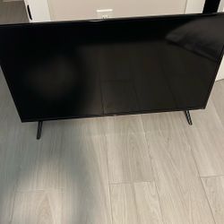 40 Inch TCL Tv With Roku Remote 