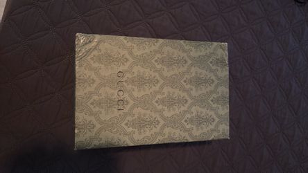 Guccis sandals brand new size 9 never worn.
