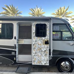 2004 Airstream Land Yacht 30! Rare Model!
