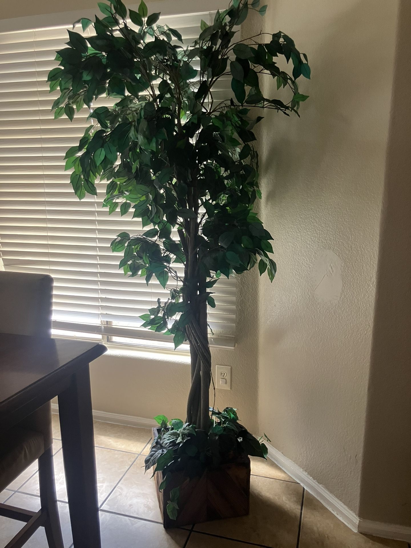 Artificial tree house plant