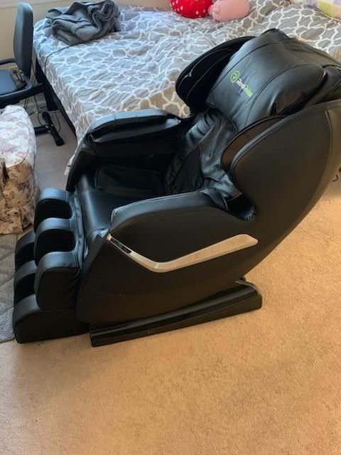 Resteck Neck And Back Massager With Heat for Sale in Brooklyn, NY - OfferUp