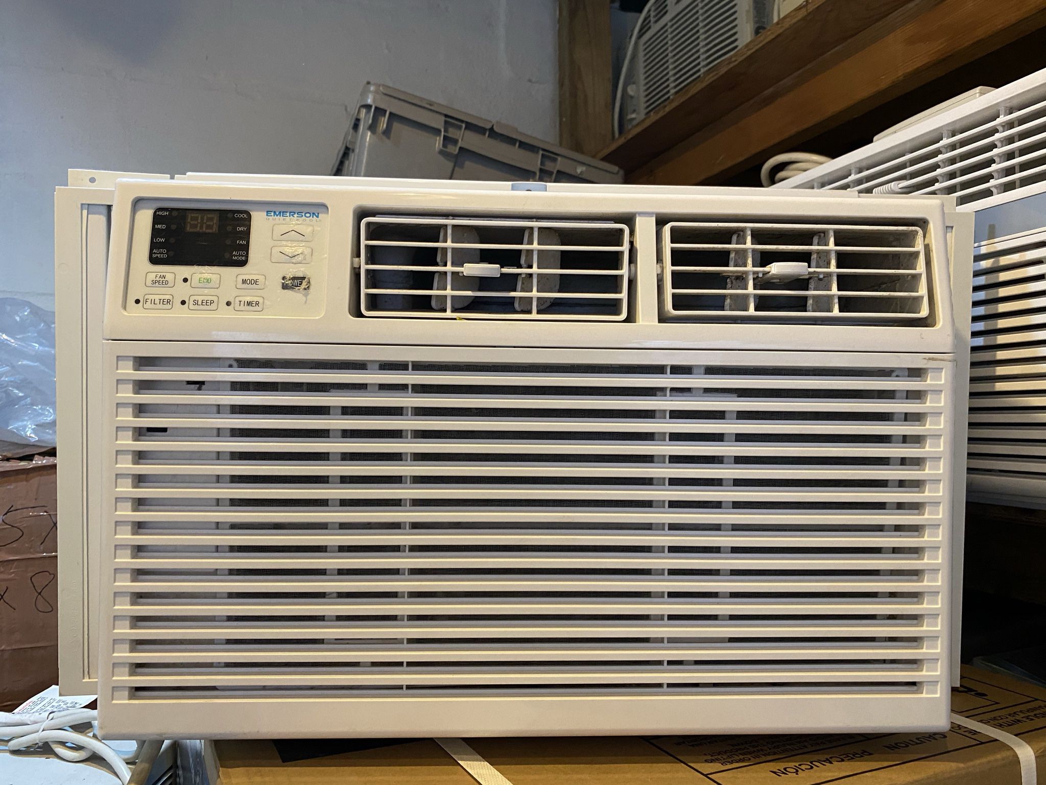 Great Condition Emerson 8000 Btu Air Conditioner