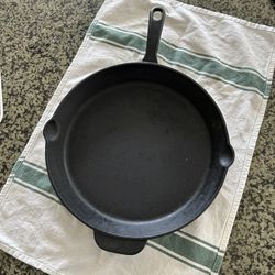 Cast iron pan