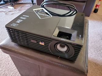 Viewsonic pjd 7820hd projector. Works great. It will need a new bulb within the year.