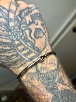 Wow 😮!! 925 Sterling Silver Handshake Friendship Cuff Bracelet – S925 – Unisex !