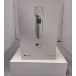 *BRAND NEW* FDA Cleared Medical Grade LED Light Therapy For Wrinkles, Enlarged Pores, Discoloration