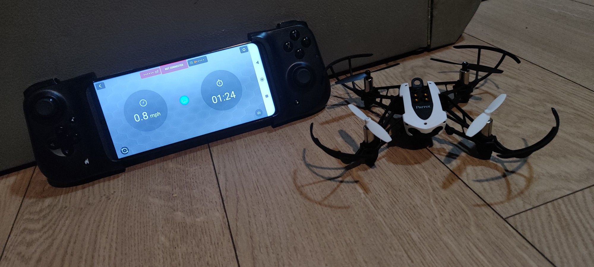 PARROT MAMBO DRONE +Razer Kishi Controller