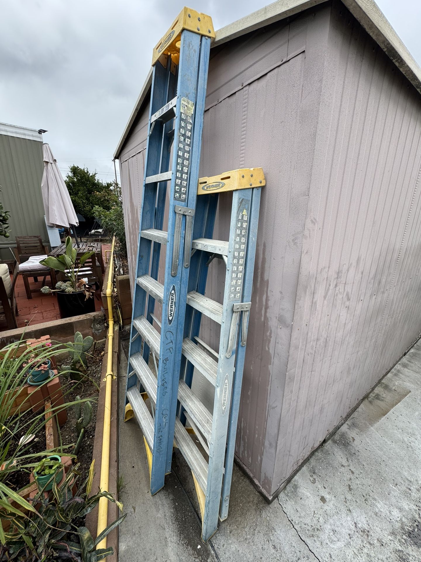 8 Ft Ladder/6 Ft Ladder