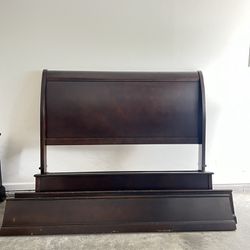 Queen Sleigh Bed With Nightstand 