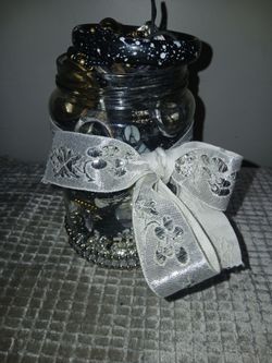 🔘Black and white themed mystery jewelry jar