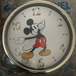 Mickey Mouse Retro Wall Clock-Disney Oficial, Silent Quarrz 