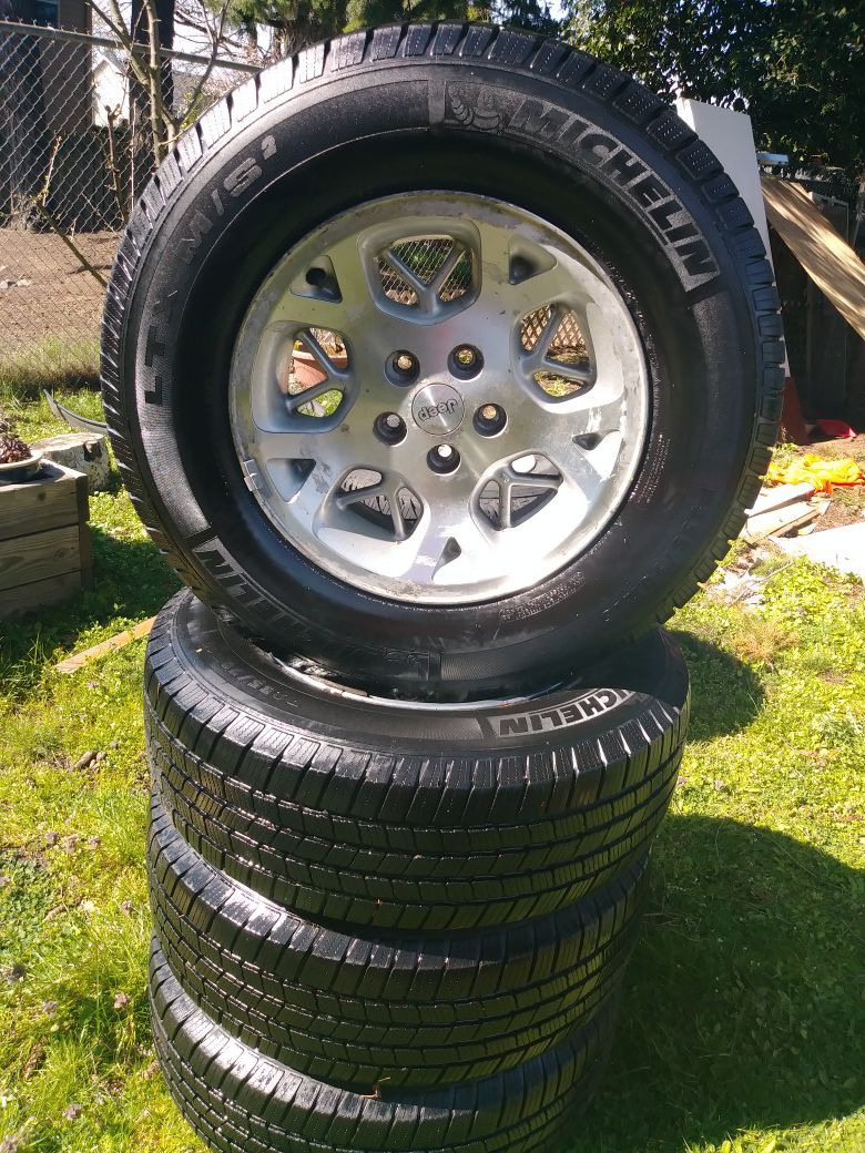 Wheel & tires take offs olmos New