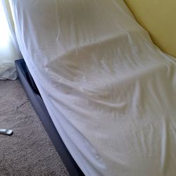  Tempur-Pedic Twin Bed with Mattress (Model TZ120) / Cama Twin Tempur-Pedic con Colchón (Modelo TZ120)