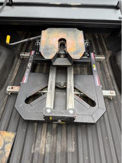 Super Glide 5th Wheel Hitch and Capture Plate