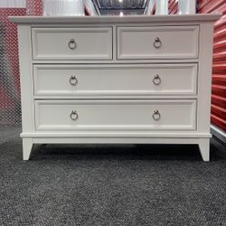  4-Drawer Dresser (DELIVERY AVAILABLE)