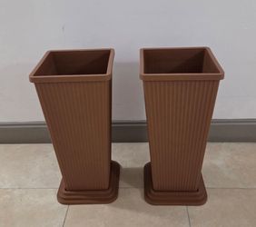 *** REDUCED *** PAIR of 24" Brown Textured Resin Planters (2 for $60) @ Lasting Creations